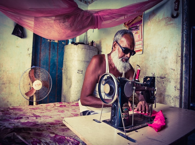 A simple stitch less cataract surgery makes this man stitch together his dreams again! A simple stitch less cataract surgery makes this man stitch together his dreams again!